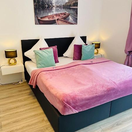 Prime Host Balcony Apartment คาร์ลสรูเฮอ ภายนอก รูปภาพ