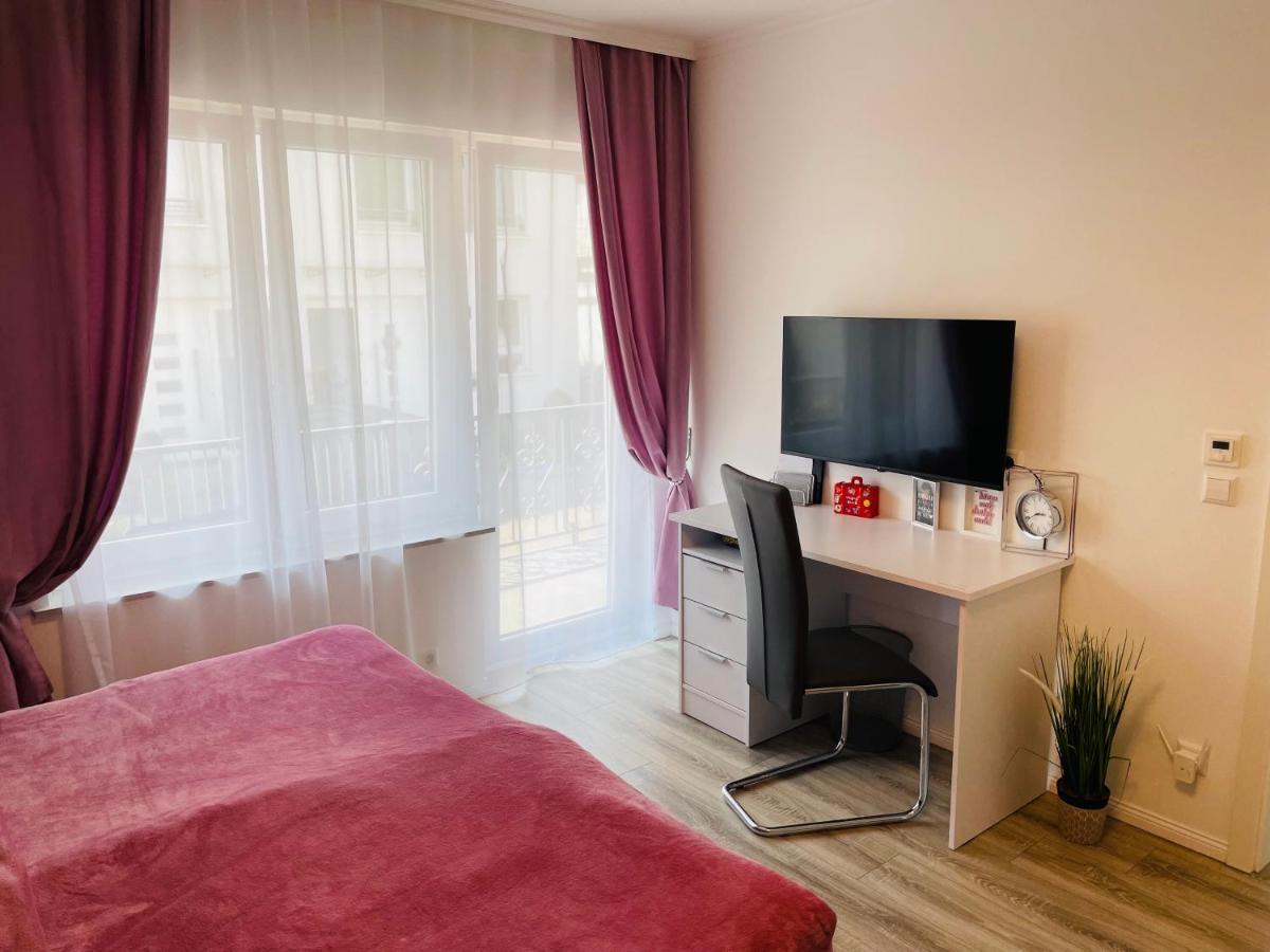 Prime Host Balcony Apartment คาร์ลสรูเฮอ ภายนอก รูปภาพ
