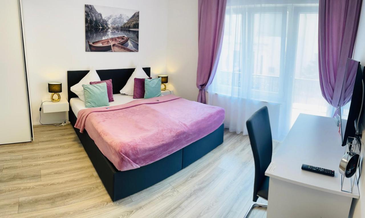 Prime Host Balcony Apartment คาร์ลสรูเฮอ ภายนอก รูปภาพ