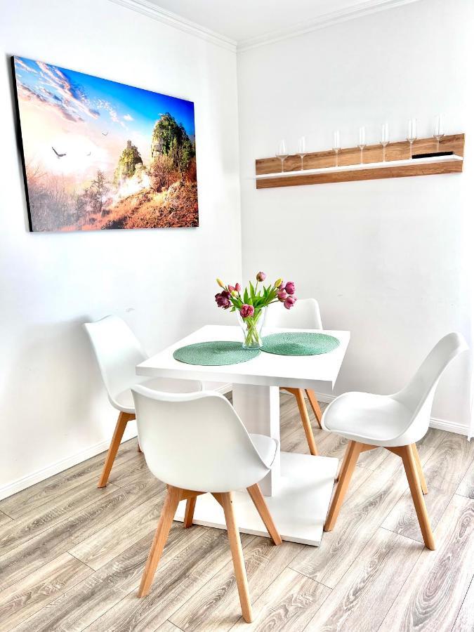 Prime Host Balcony Apartment คาร์ลสรูเฮอ ภายนอก รูปภาพ