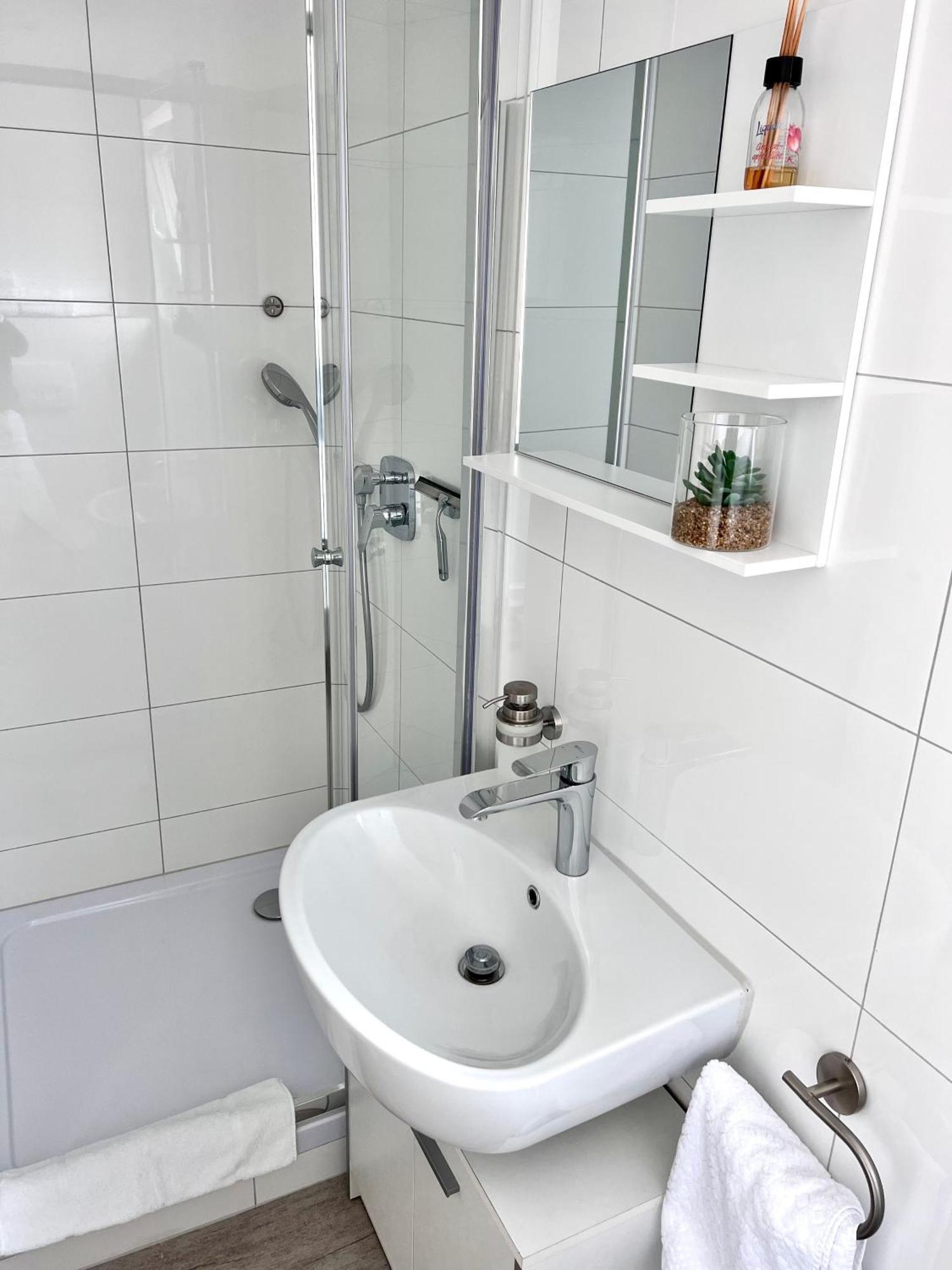 Prime Host Balcony Apartment คาร์ลสรูเฮอ ภายนอก รูปภาพ